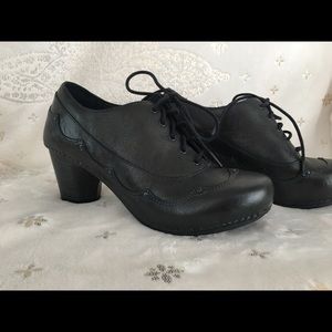 Dansko Womens Black Leather Laceup Heels Sz 10.5